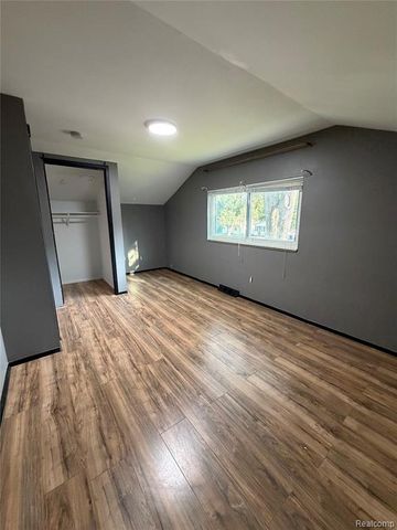 6798 Saline Drive, Waterford, MI 48329