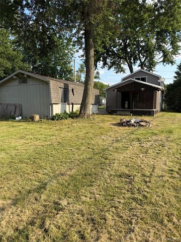 6798 Saline Drive, Waterford, MI 48329