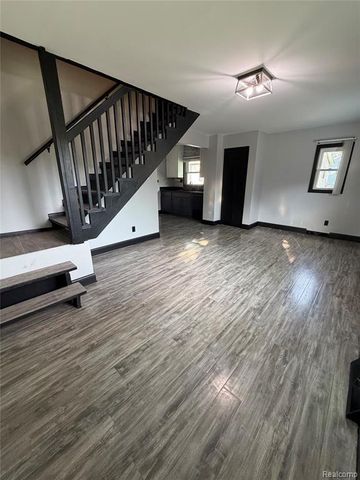 6798 Saline Drive, Waterford, MI 48329