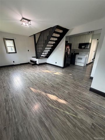 6798 Saline Drive, Waterford, MI 48329