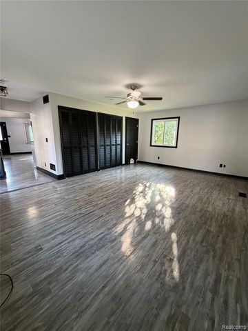 6798 Saline Drive, Waterford, MI 48329