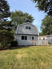 6798 Saline Drive, Waterford, MI 48329