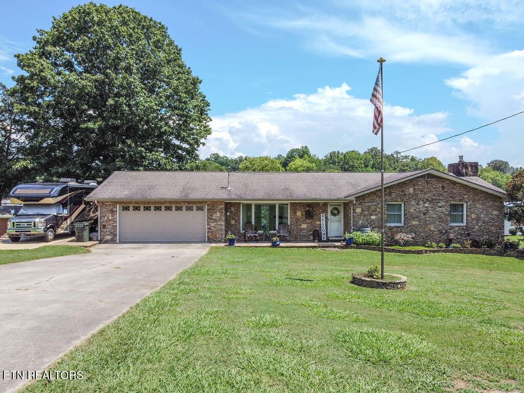 328 Lakeside Drive, Friendsville, TN 37737