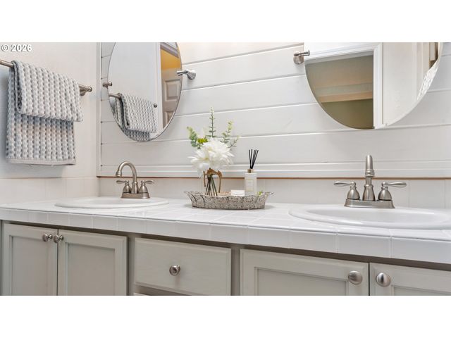 14583 Nw DAWNWOOD Dr, Portland, OR 97229