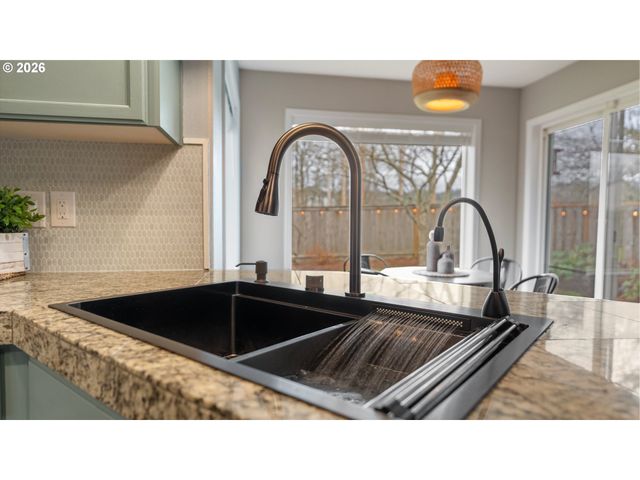 14583 Nw DAWNWOOD Dr, Portland, OR 97229