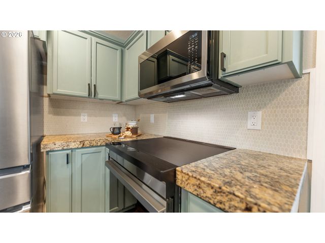 14583 Nw DAWNWOOD Dr, Portland, OR 97229