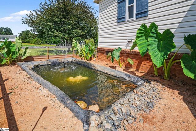 208 Sassafras Drive, Laurens, SC 29360
