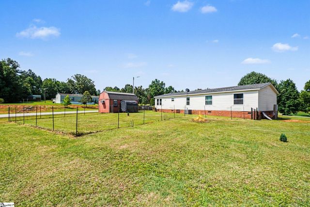 208 Sassafras Drive, Laurens, SC 29360