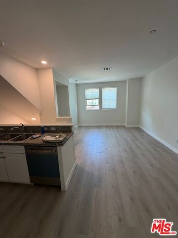 14120 W Willow Lane, Van Nuys, CA 91405