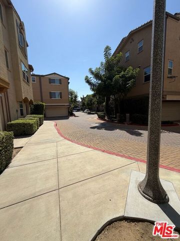 14120 W Willow Lane, Van Nuys, CA 91405