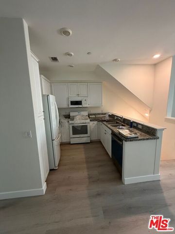 14120 W Willow Lane, Van Nuys, CA 91405