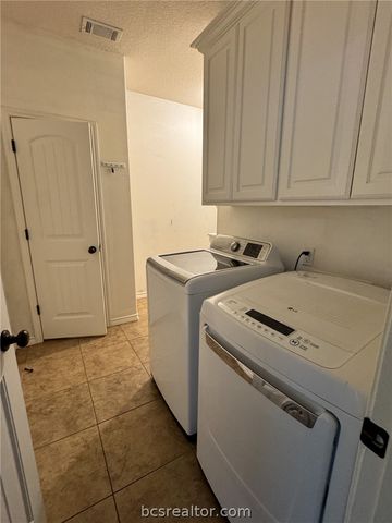 3807 Silverthorne, College Station, TX 77845