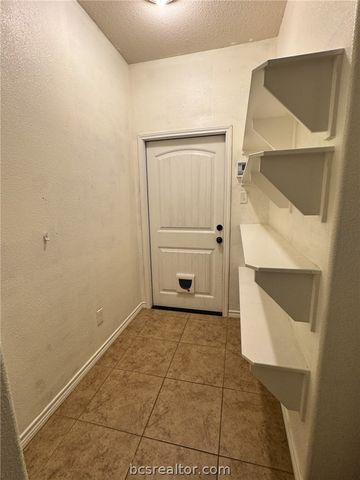 3807 Silverthorne, College Station, TX 77845
