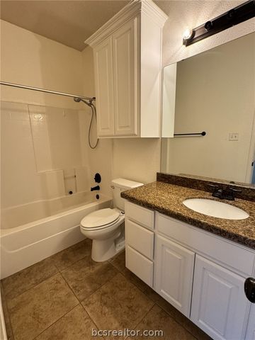3807 Silverthorne, College Station, TX 77845