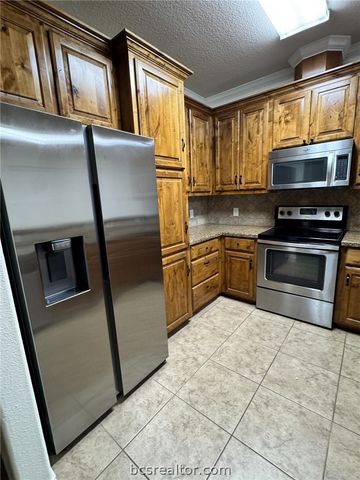 3807 Silverthorne, College Station, TX 77845