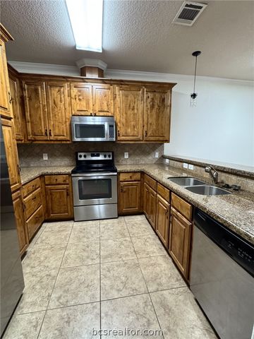 3807 Silverthorne, College Station, TX 77845