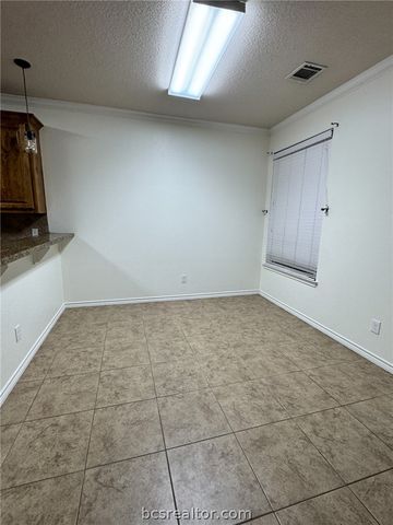 3807 Silverthorne, College Station, TX 77845