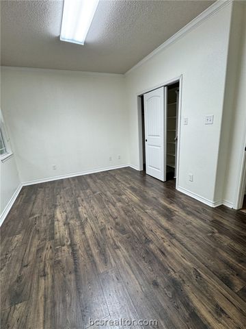 3807 Silverthorne, College Station, TX 77845
