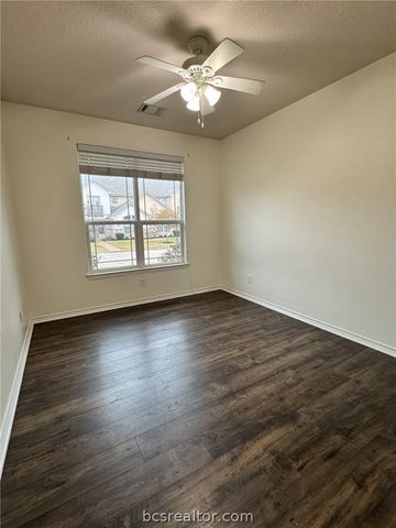 3807 Silverthorne, College Station, TX 77845