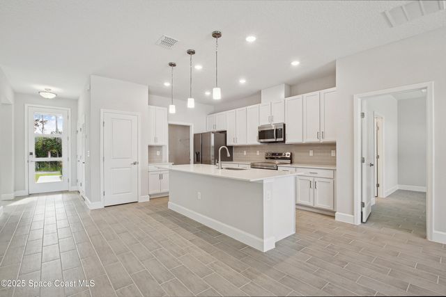 931 Century Avenue SE, Palm Bay, FL 32909