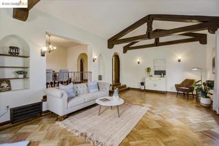 882 Alma Pl, Oakland, CA 94610