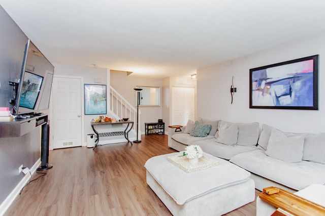 840 DIGHTON Lane, Schaumburg, IL 60173