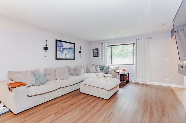 840 DIGHTON Lane, Schaumburg, IL 60173