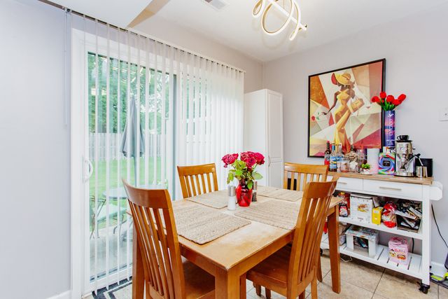 840 DIGHTON Lane, Schaumburg, IL 60173