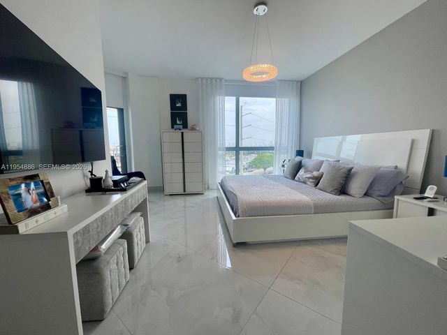 140 S Dixie Hwy 527, Hollywood, FL 33020