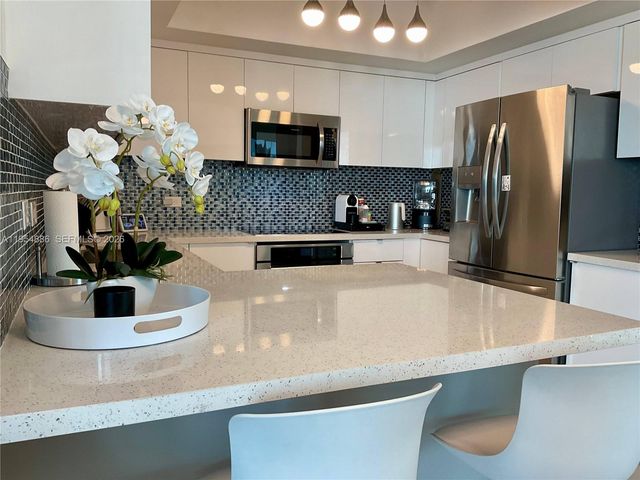 140 S Dixie Hwy 527, Hollywood, FL 33020