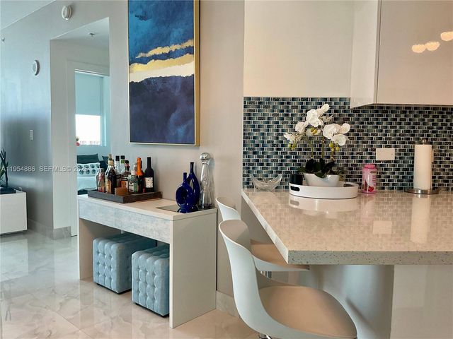 140 S Dixie Hwy 527, Hollywood, FL 33020