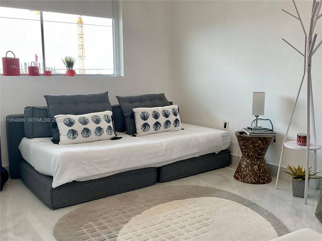 140 S Dixie Hwy 527, Hollywood, FL 33020