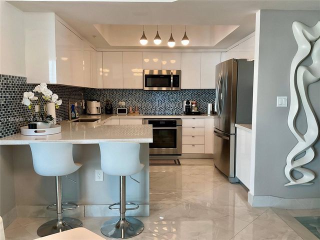 140 S Dixie Hwy 527, Hollywood, FL 33020