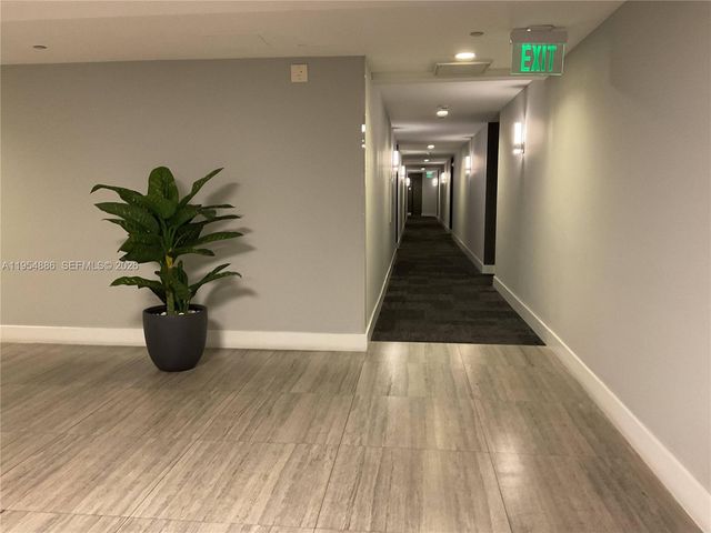 140 S Dixie Hwy 527, Hollywood, FL 33020