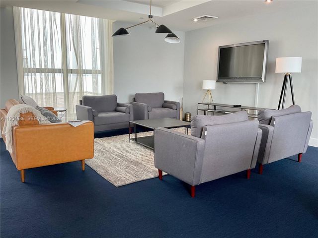 140 S Dixie Hwy 527, Hollywood, FL 33020