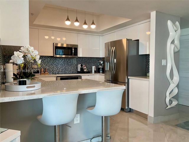 140 S Dixie Hwy 527, Hollywood, FL 33020