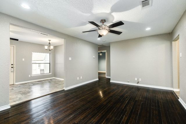 105 Wisteria Street, Lake Jackson, TX 77566