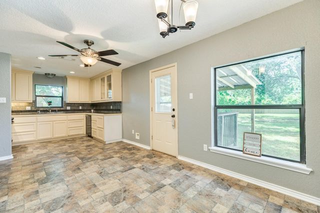 105 Wisteria Street, Lake Jackson, TX 77566