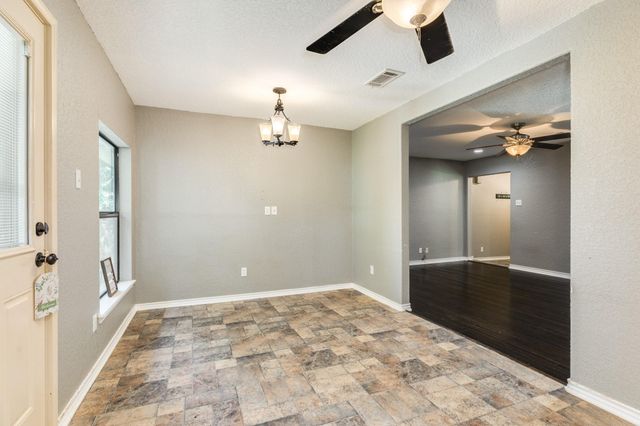 105 Wisteria Street, Lake Jackson, TX 77566