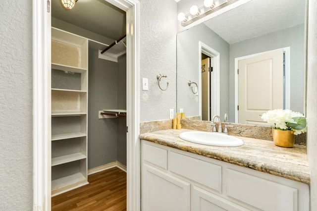 105 Wisteria Street, Lake Jackson, TX 77566