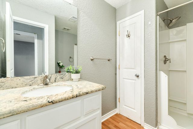 105 Wisteria Street, Lake Jackson, TX 77566