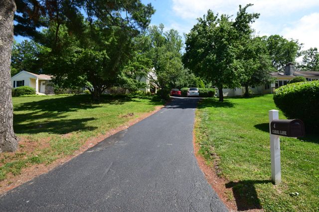 4 CAROL LN, Berwyn, PA 19312