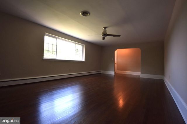 4 CAROL LN, Berwyn, PA 19312