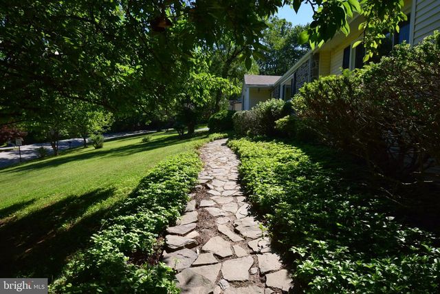 4 CAROL LN, Berwyn, PA 19312