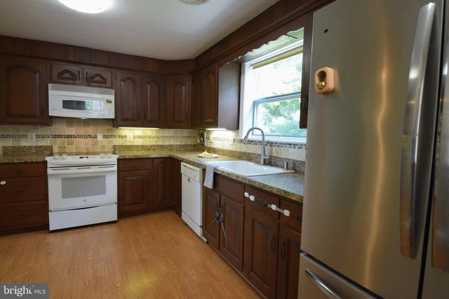4 CAROL LN, Berwyn, PA 19312