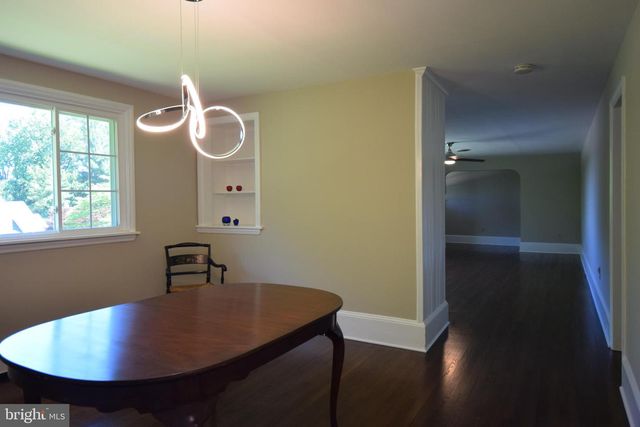 4 CAROL LN, Berwyn, PA 19312