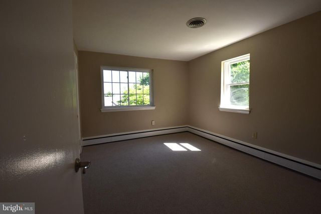 4 CAROL LN, Berwyn, PA 19312