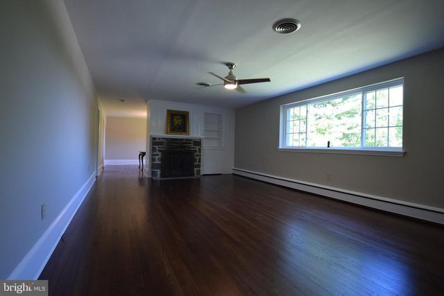 4 CAROL LN, Berwyn, PA 19312