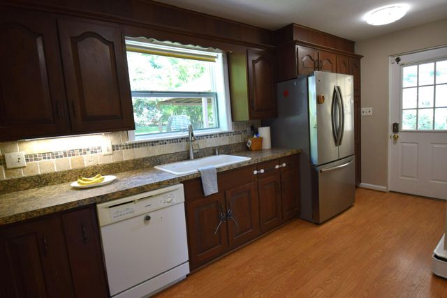 4 CAROL LN, Berwyn, PA 19312