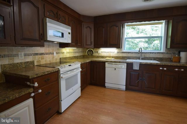4 CAROL LN, Berwyn, PA 19312